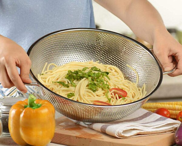 FRESHOME Multipurpose Stainless Steel Collander Strainer for Washing Rice, Fruits, Vegetables and Grains to Filter Easily in The Kitchen Bowl (Large) 31x10 Centimeter, Silver - Image 3